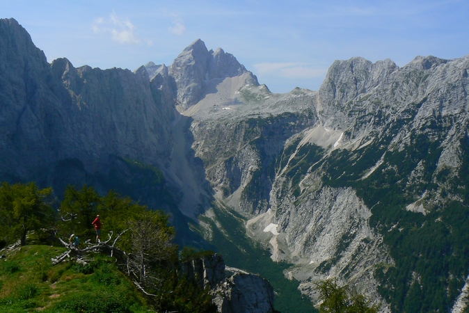 Druh� v�h�ad na Jalovec z vrcholu Slemenova �pica 1909 m.