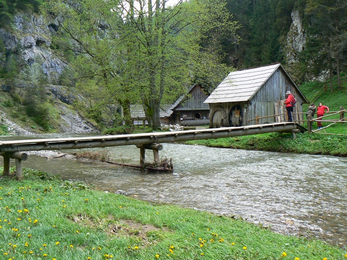 Mlyn je nad kaonom Kvaianskej doliny.