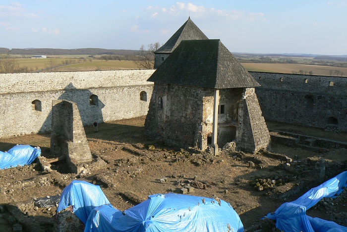 25.3.2012 hrad �abra� a kl�tor Bzov�k