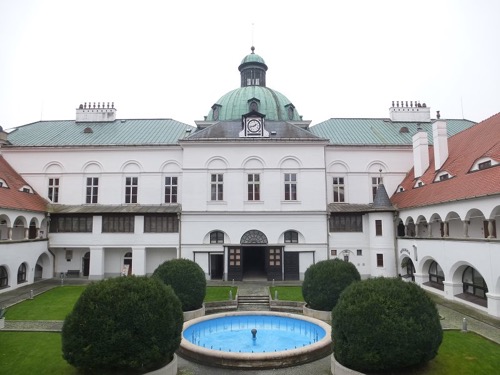 Nádvorie zámku v Topoľčiankach