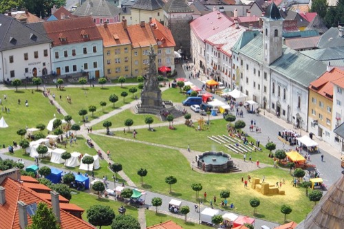 Kremnica - Štefánikovo námestie s morovým stĺpom sv. Trojice