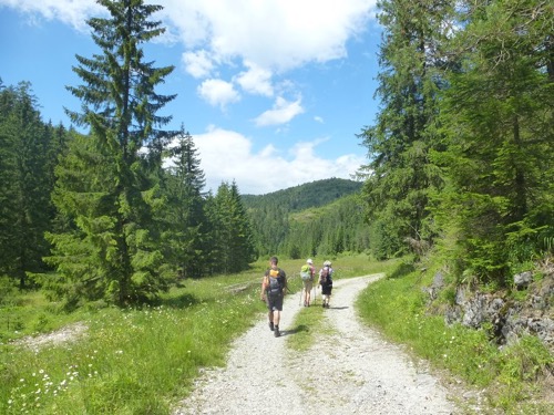 Pokračujeme dolinou Veľkého a Malého Zajfu po historickej Glackej ceste.