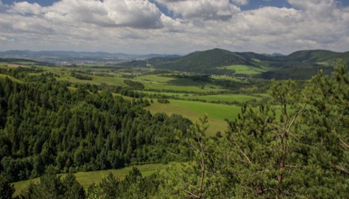 Výhľady z Belianskych skál, v pozadí Žilinská kotlina