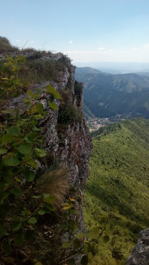 Výhľady z Majerovej skaly, v pozadí Staré Hory