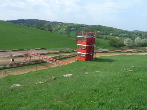 Prechádzame areálom motokrosu nad Môlčou.