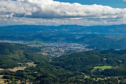 Pohľad na Banskú Bystricu z hrebeňa Kremnických vrchov