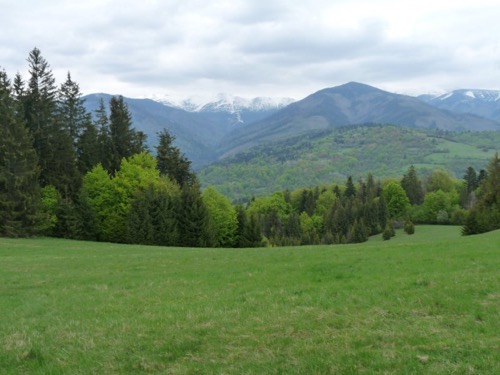 Panoráma zasnežených Nízkych Tatier v prvej polovici mája