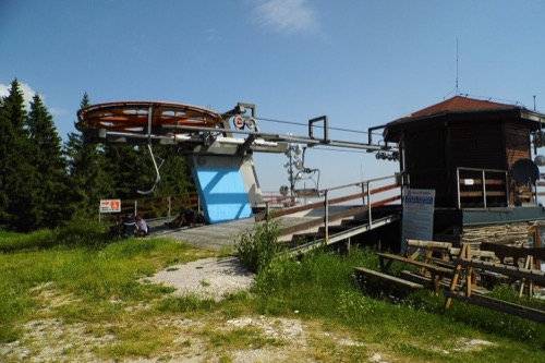 Vrcholová stanica sedačkovej lanovky na Malinnom (1209 m n. m.)