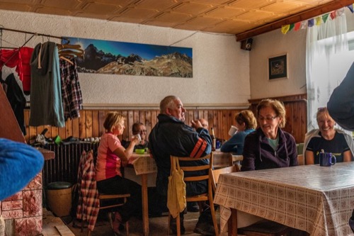 Interiér turistickej chaty pod Veľkým Inovcom