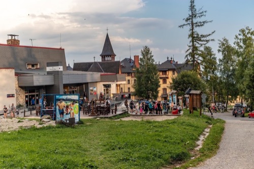 Starý Smokovec, dolná stanica lanovky, kostolík a hotel Grand