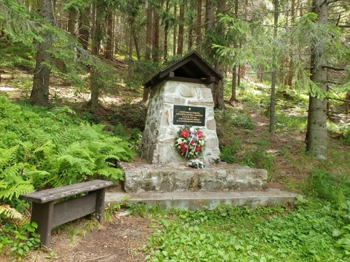 Pamätník na udalosti 2. svetovej vojny pod Hiadeľským sedlom