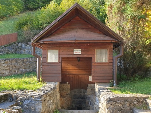 Pohronský Bukovec - minerálny prameň priamo v obci