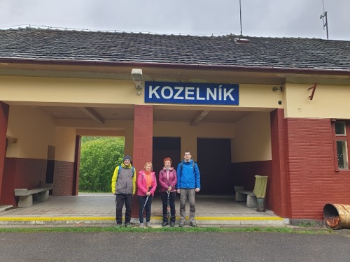 Výlet začíname na železničnej stanici v Kozelníku.