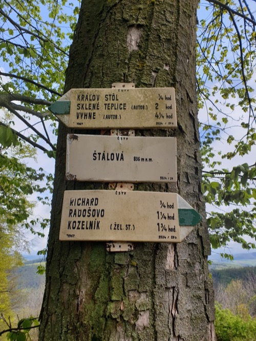Štálová s turistickým smerovníkom z roku 1967